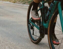 Gran Tourer Gravel Schoenen - Roze -Fiets Bevordering QUOC Gran Tourer Lace Pink Gravel Cycling Shoe Lifestyle 2 1100x